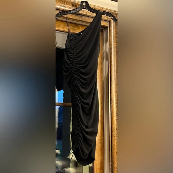 Alice + Olivia Binnie Asymmetric Ruched Bodycon Dress - Picture 4 of 4